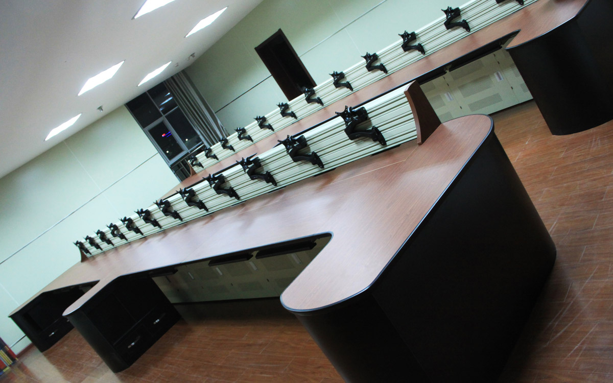 鐵路指揮中心控制臺(tái)照片