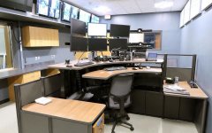 監(jiān)控臺(tái)廠家在哪里？豪華監(jiān)控臺(tái)哪家好？