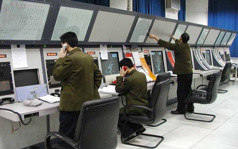 某機場作戰(zhàn)值班室控制臺圖片