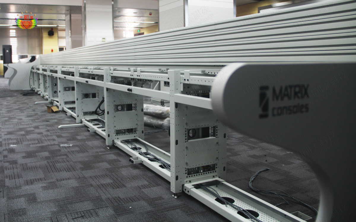 監(jiān)控操作臺(tái)內(nèi)部圖片