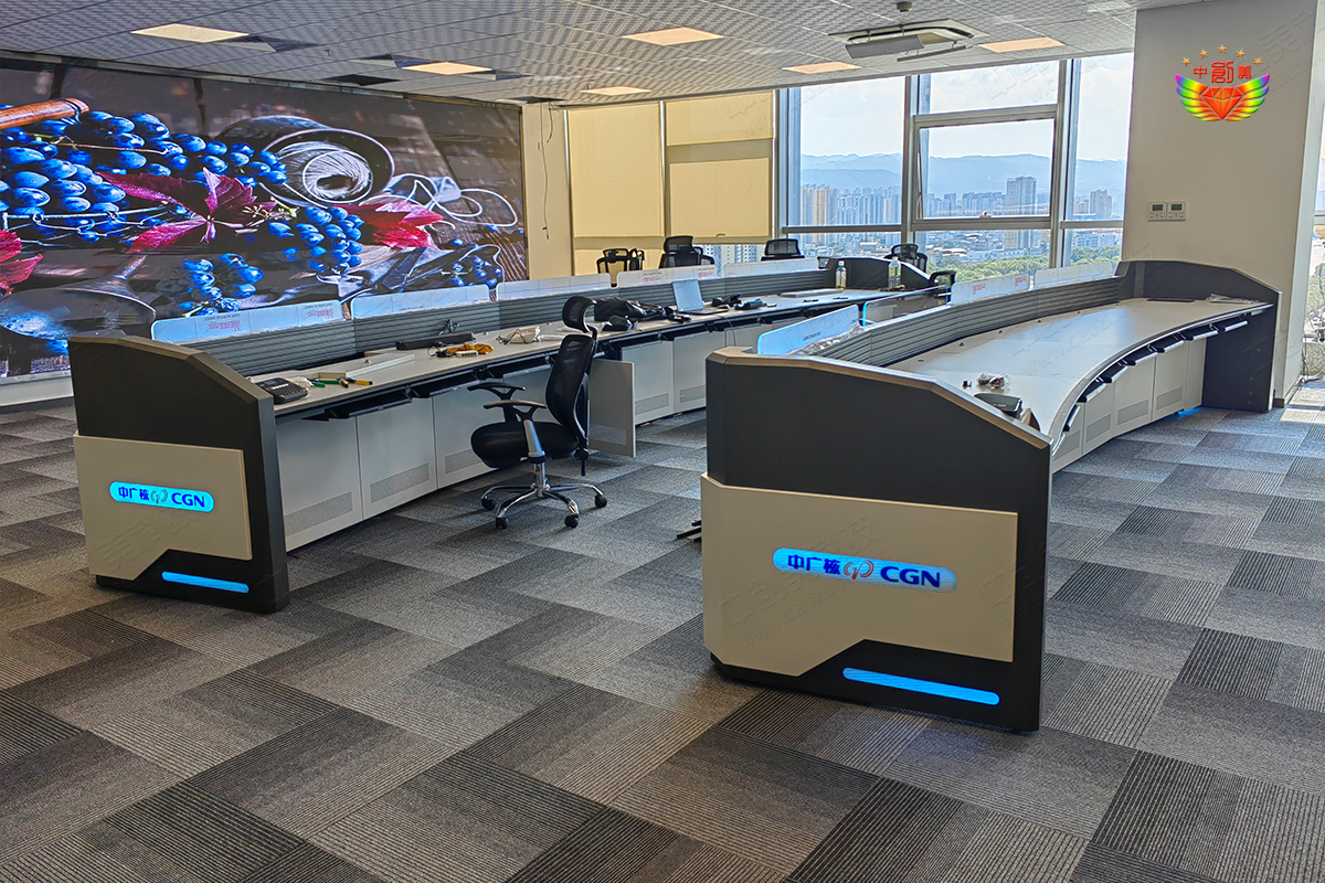 智慧城市指揮中心監(jiān)控操作臺(tái)圖片